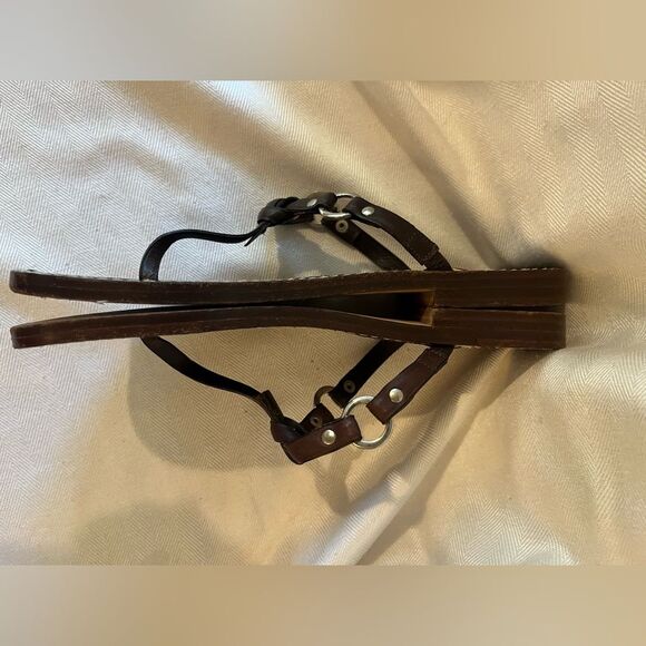 Michael Kors 100% leather flip flop, thong flat sandals, size 6 silver hardware - Picture 4 of 4